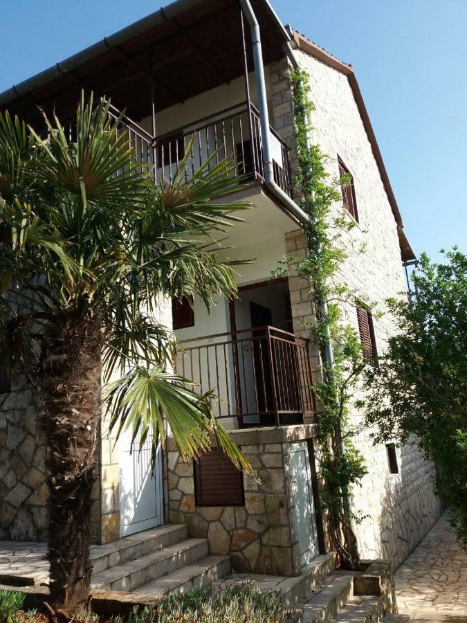 Lupi M&s 3 Apartment Vrboska